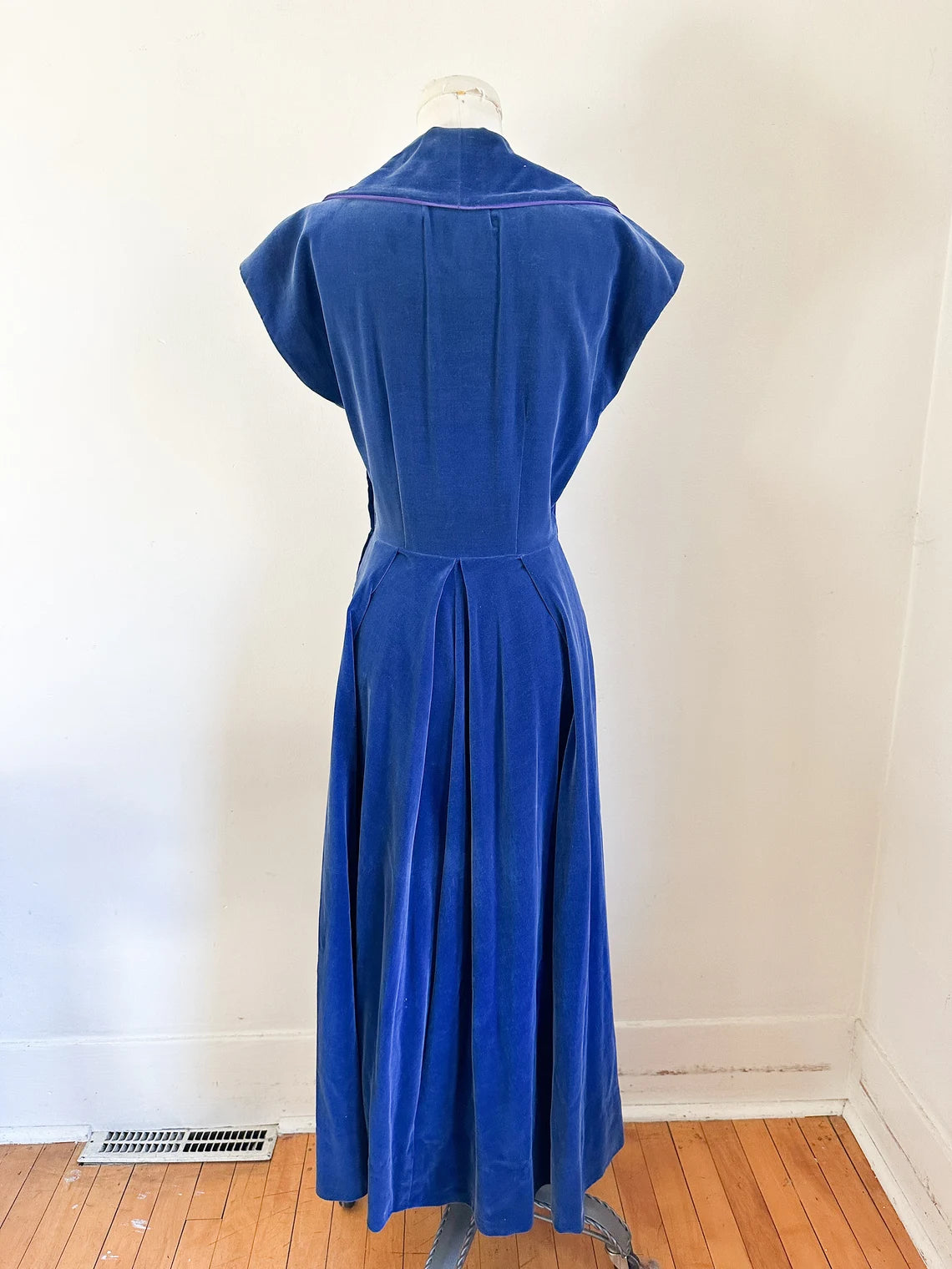 Vestido de noche de corte A, estilo vintage, de terciopelo azul, largo, elegante, con cuello redondo, para fiesta.